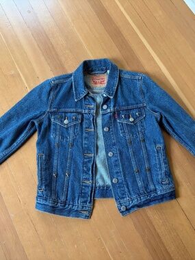 Star studded Levi’s denim jacket